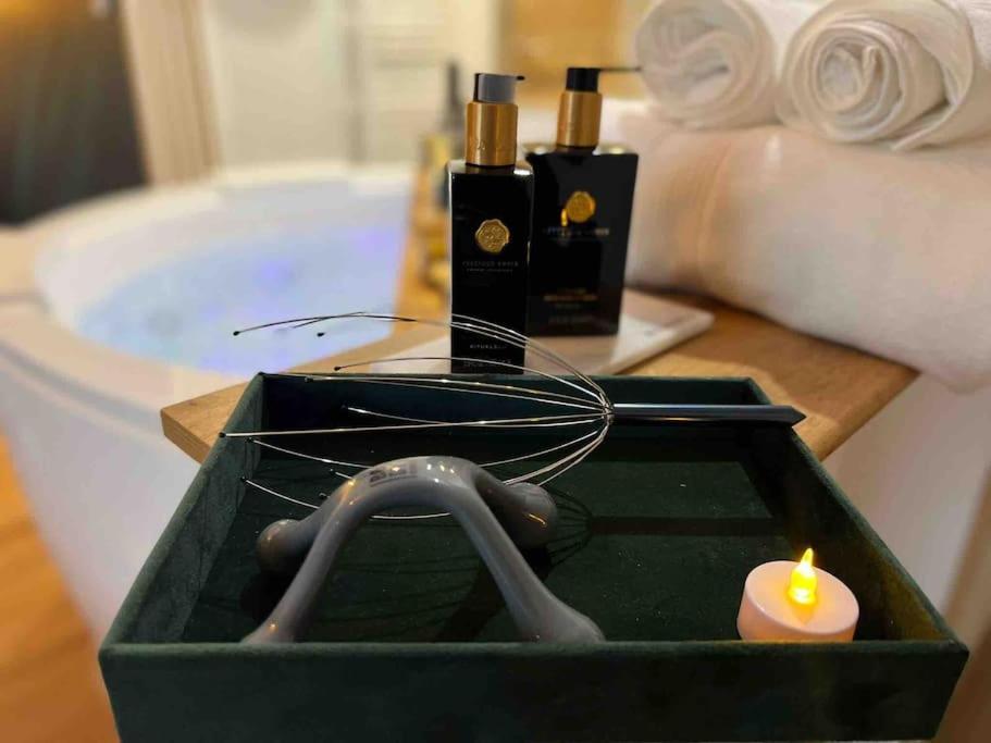 Suite Love Jacuzzi Монтеврен Экстерьер фото