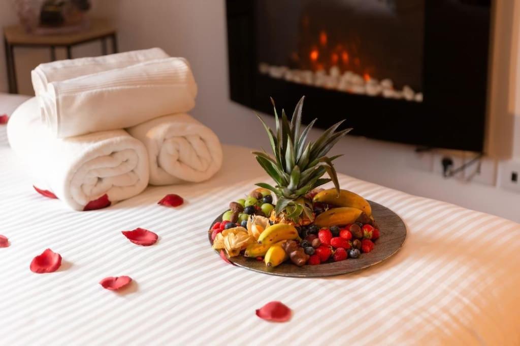 Suite Love Jacuzzi Монтеврен Экстерьер фото