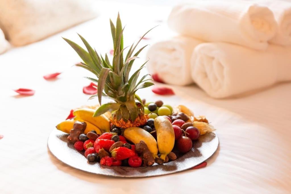 Suite Love Jacuzzi Монтеврен Экстерьер фото