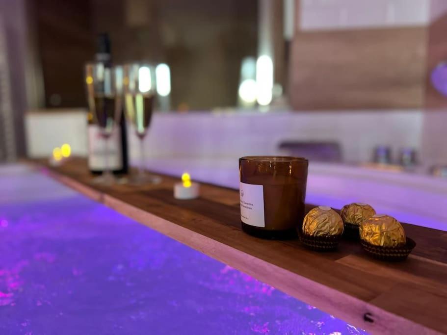 Suite Love Jacuzzi Монтеврен Экстерьер фото