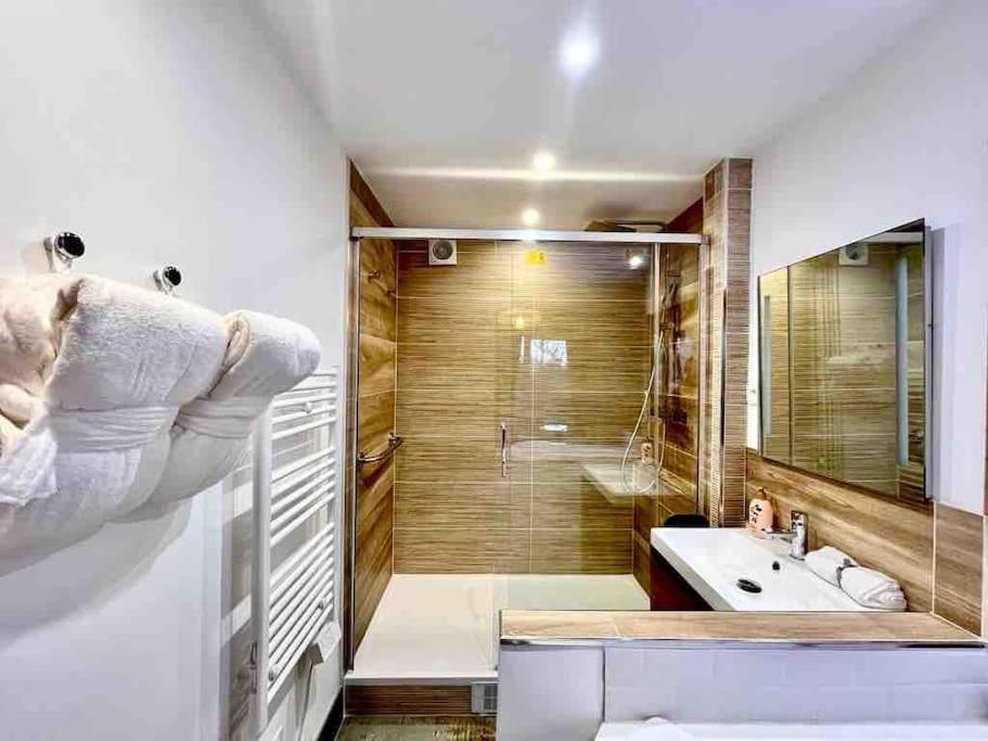 Suite Love Jacuzzi Монтеврен Экстерьер фото